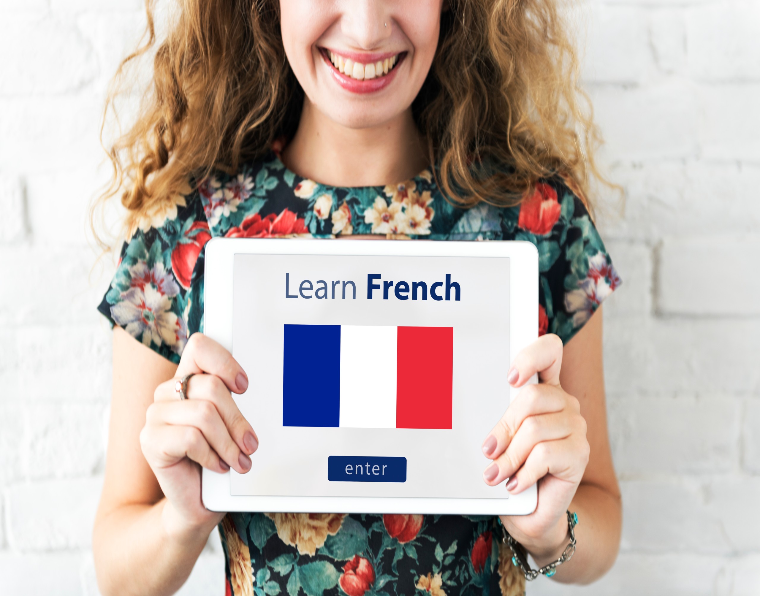 learn-french-language-online-education-concept2
